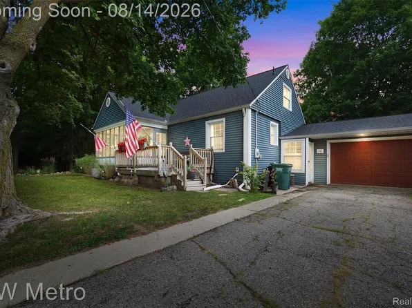 201 S Mapleleaf Rd, Lapeer, MI 48446