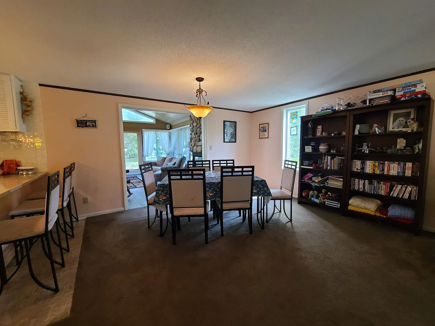3 bed, 2.0 bath, 2000 sqft, $2,700 — Photo 3