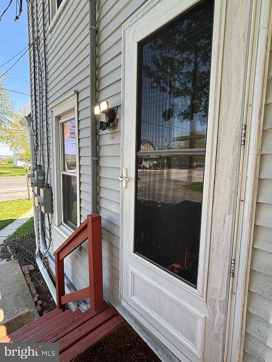 Building Photo - 976 W Main St #2