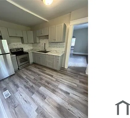 4 bed, $1,300 — Photo 2