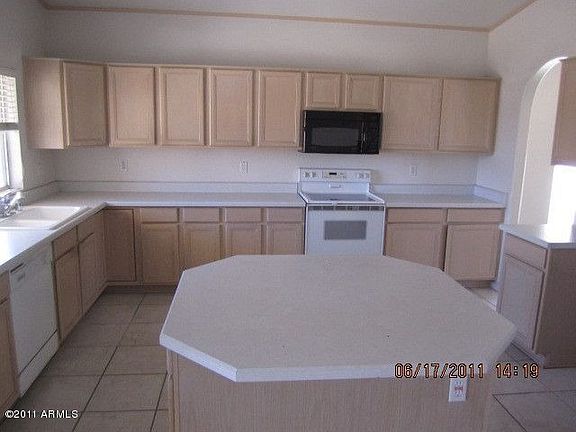 3rd image of 7735 W Tierra Buena Ln