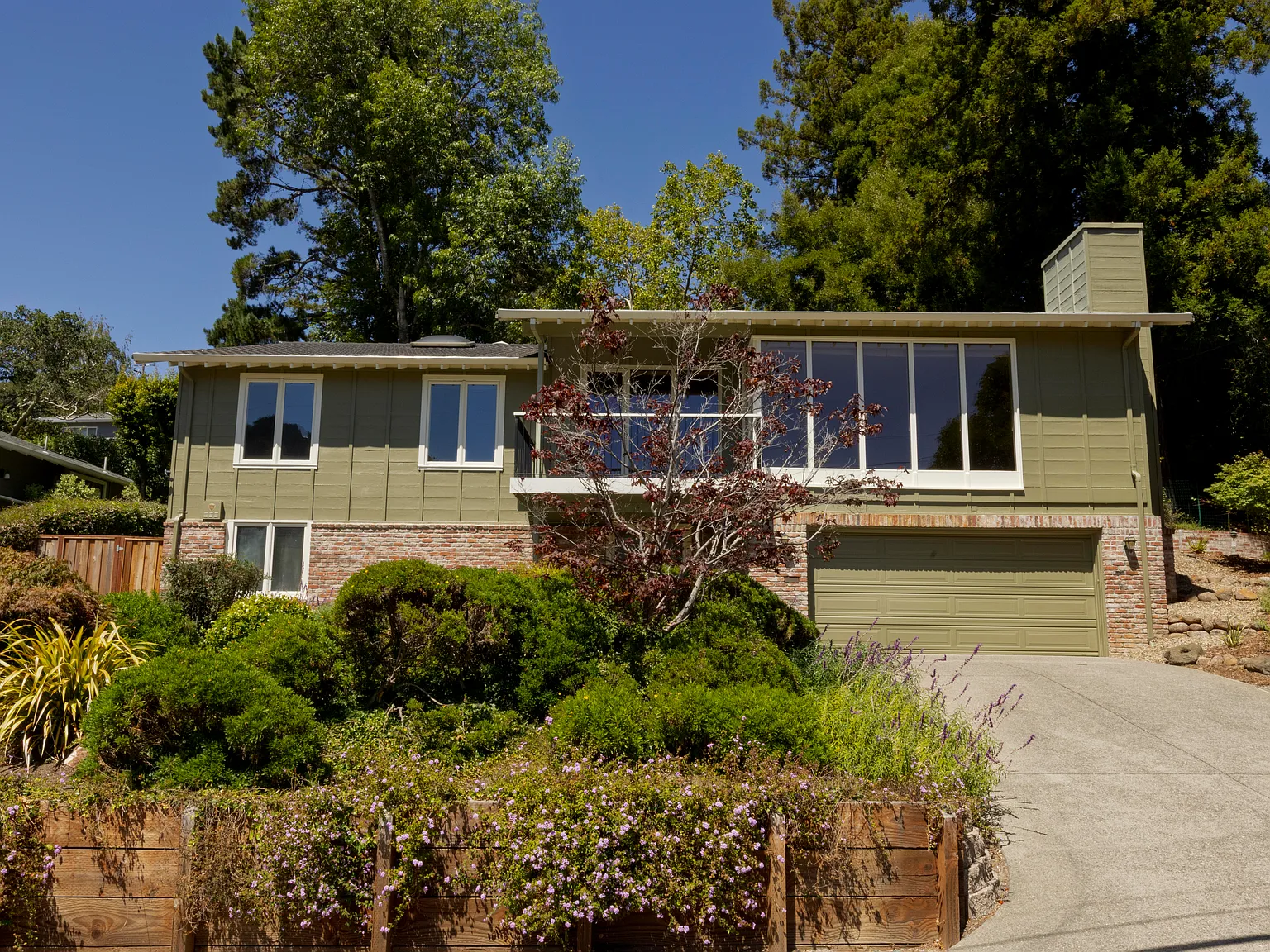 3 bed, 2.5 bath, 3000 sqft, $10,795 — Photo 2