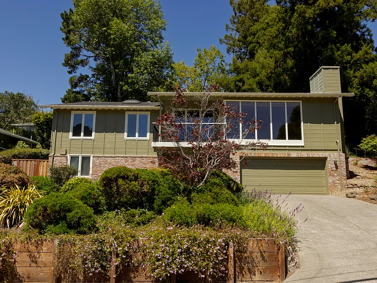 44 Bayview Ave — Photo 2