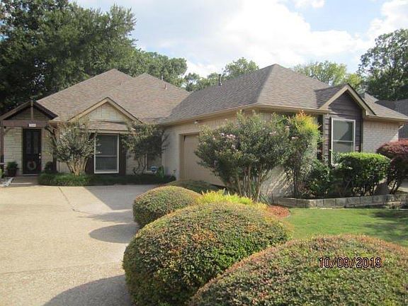 2nd image of 708 Village Green Dr