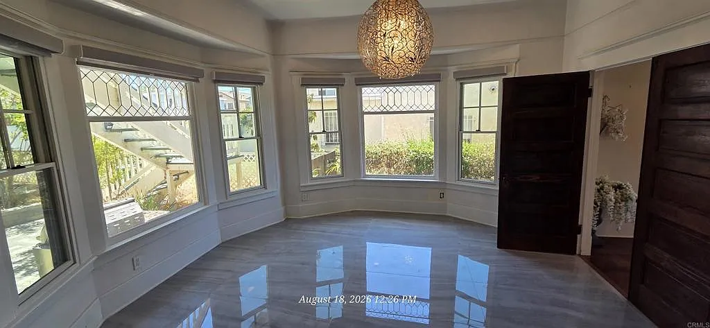 4 bed, 1950 sqft, $5,900 — Photo 4