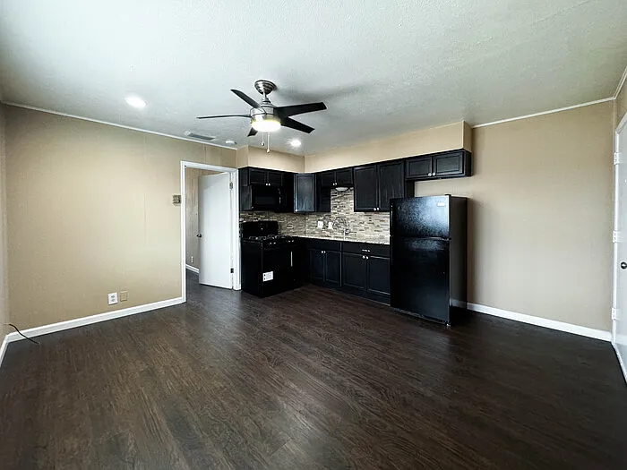 1 bed, 1.0 bath, 750 sqft, $895 — Photo 2