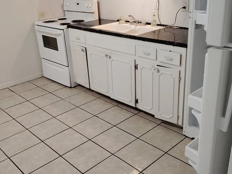 414 E Avenue A #106 — Photo 5