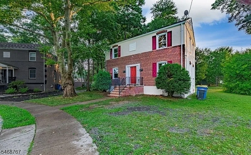 2 bed, 1.0 bath, $2,100 — Photo 1