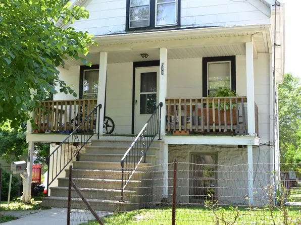 1 bed, 1.0 bath, 660 sqft, $995, 811 N Center St #1, Joliet, IL 60435