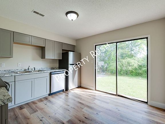 5th image of 46 Bell Rd APT 4