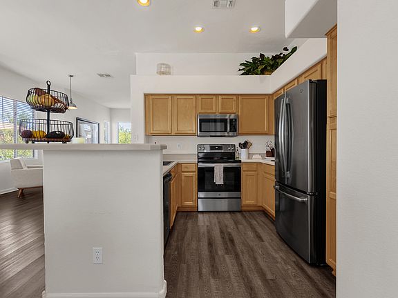 5th image of 400 W Half Moon Way