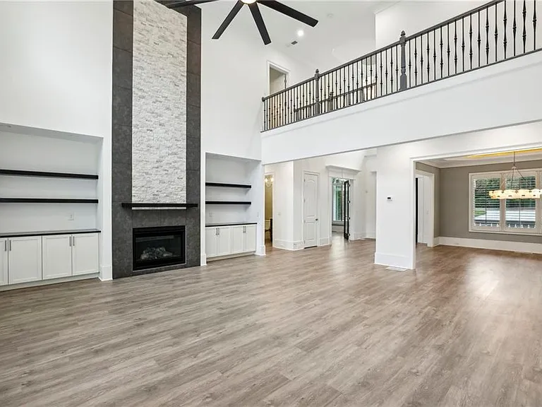 3750 Robinson Rd NE — Photo 13