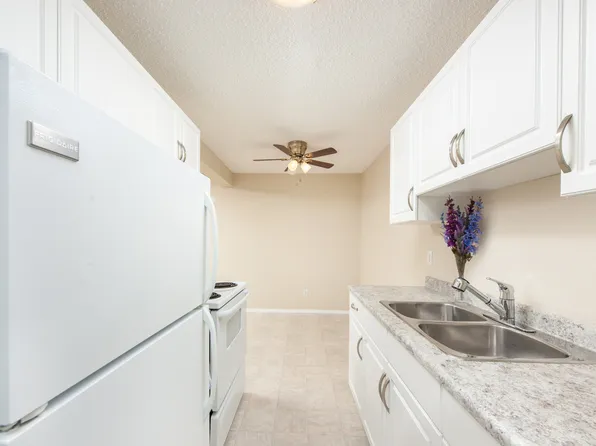 9635 156th St NW, Edmonton, AB T5P 2N8
