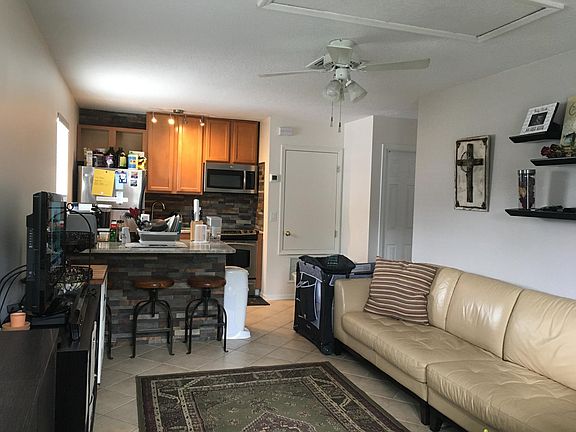 5th image of 608 Canne Pl #B