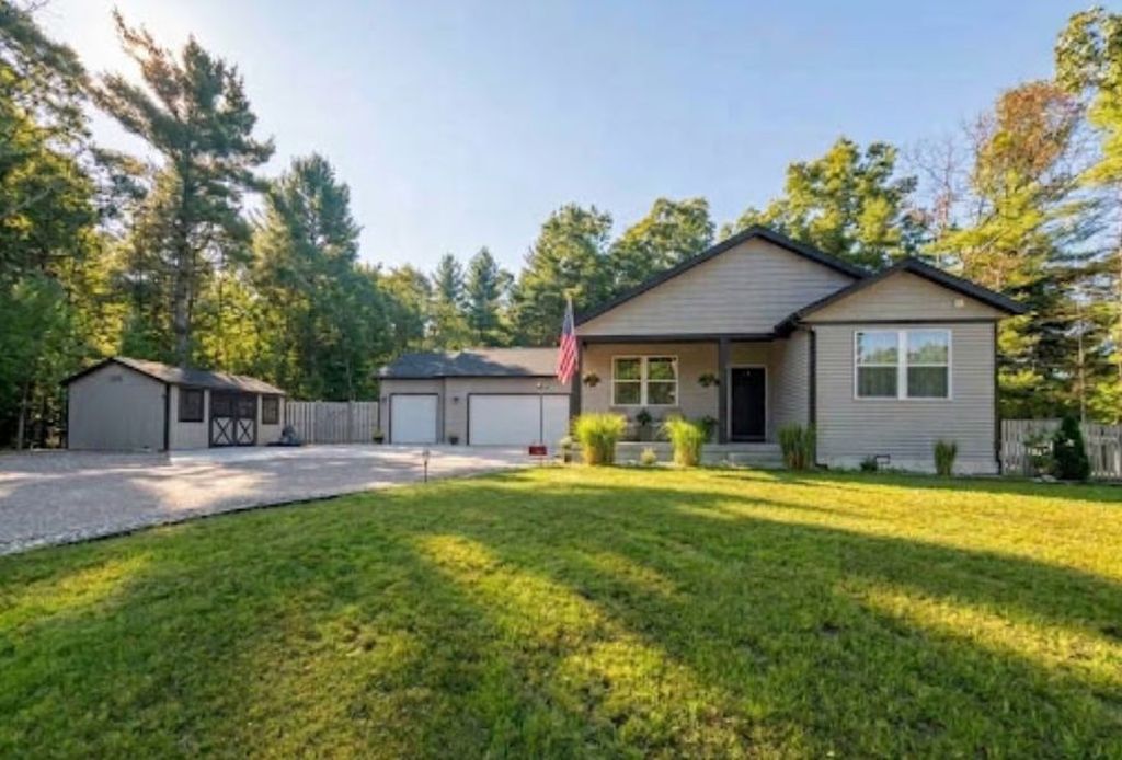 1375 Estate St - Property Image