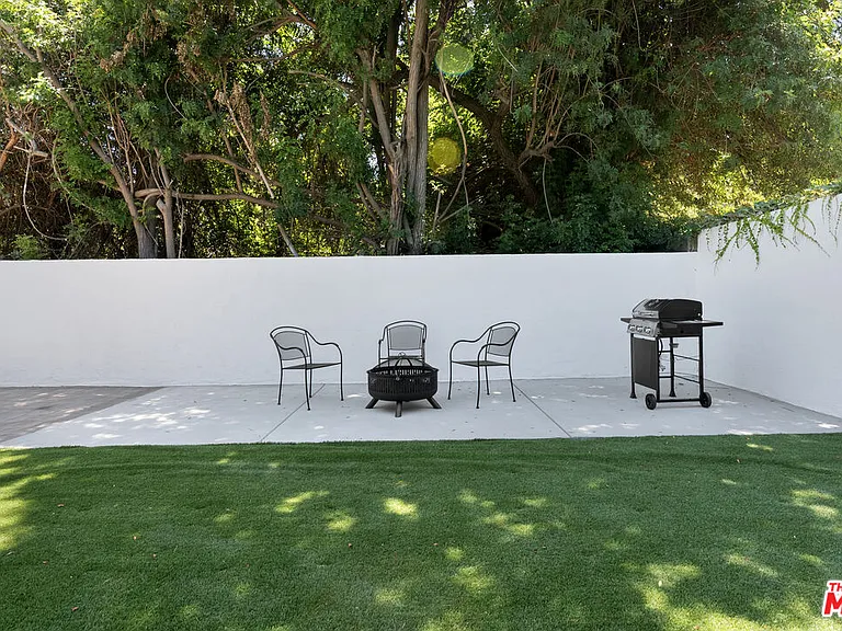 5541 Fallbrook Ave — Photo 27