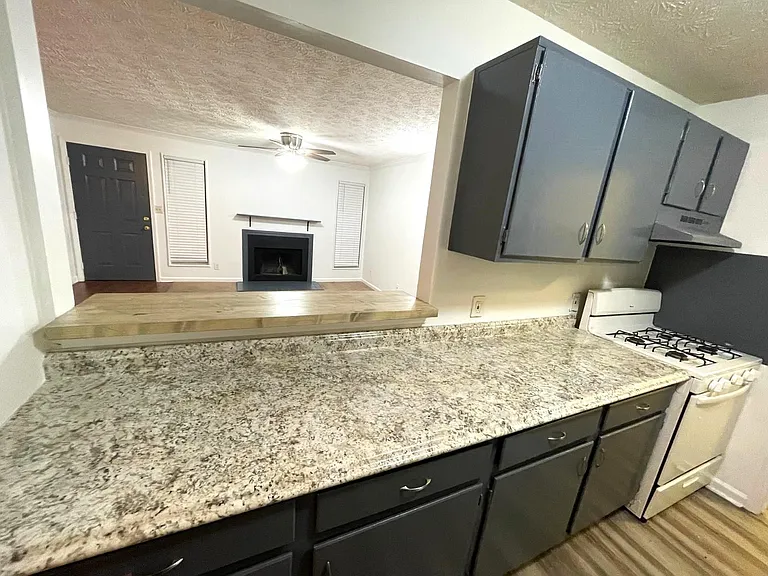 114 Sterling Ct — Photo 5