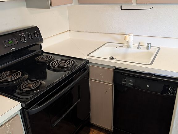 4th image of 863 Woodside Ln E Unit 8
