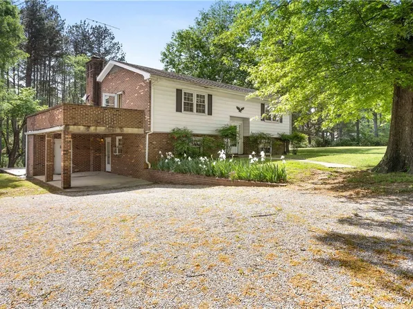 124 Mansion Dr, Clarksville, VA 23927