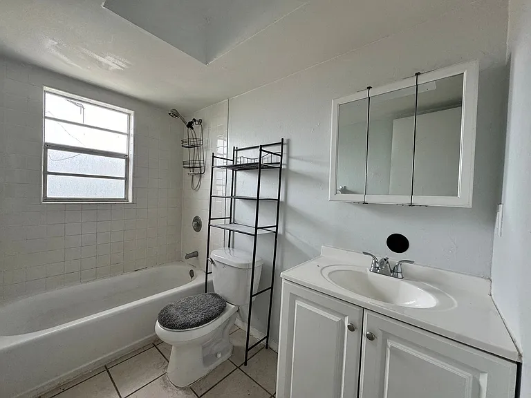 65th Properties — Photo 8
