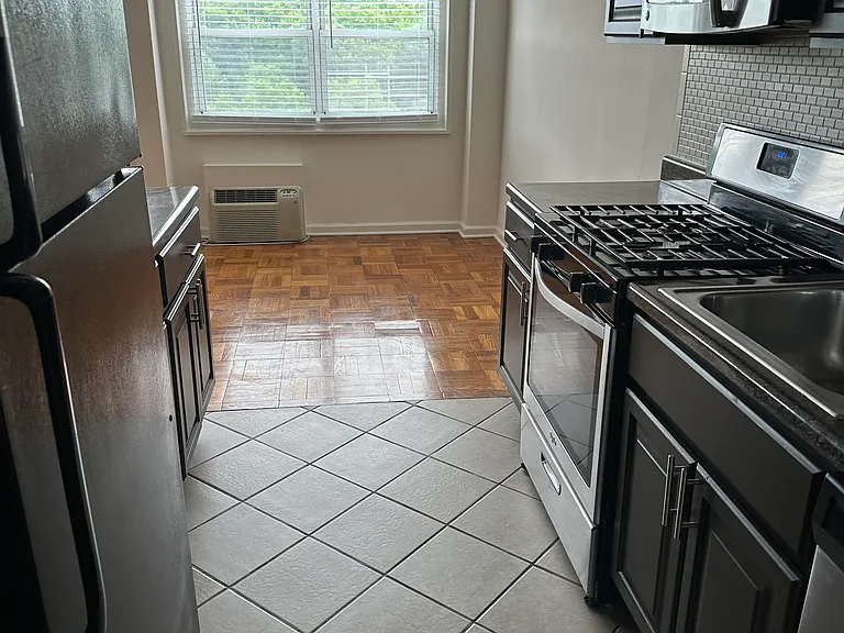 1560 Anderson Ave #7 — Photo 3