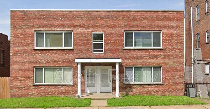 1st image of 4061 S Grand Blvd #102