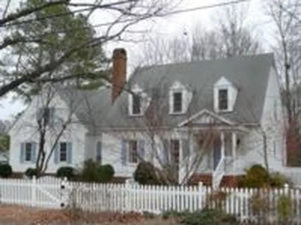 105 N James St, Ashland, VA 23005