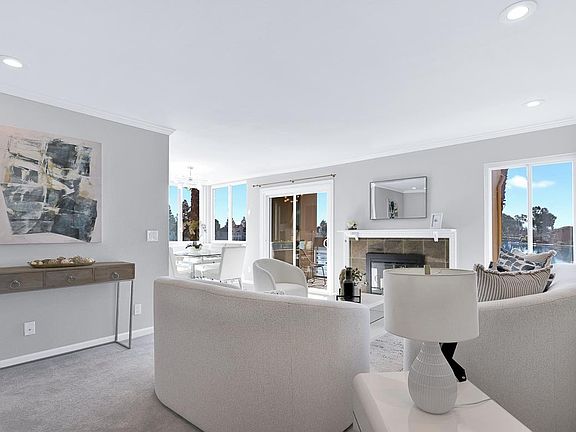 3rd image of 926 Beach Park Blvd APT 8