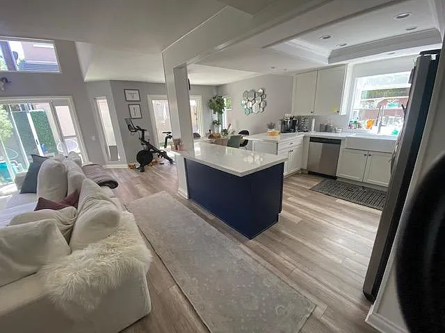 191 Admiral Way — Photo 3