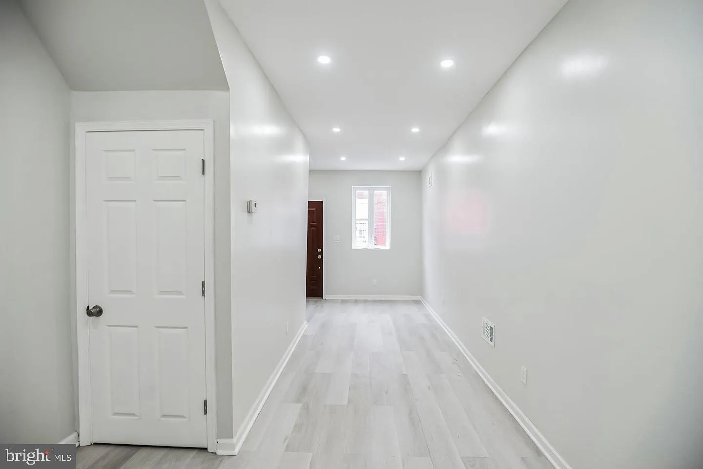 2 bed, 1.0 bath, 980 sqft, $1,400 — Photo 2