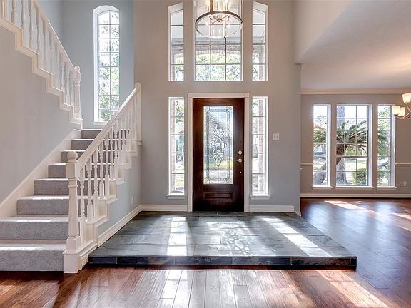 4th image of 10402 Great Plains Ln