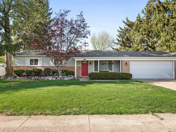 5874 Thornaby Dr, Waterford, MI 48329