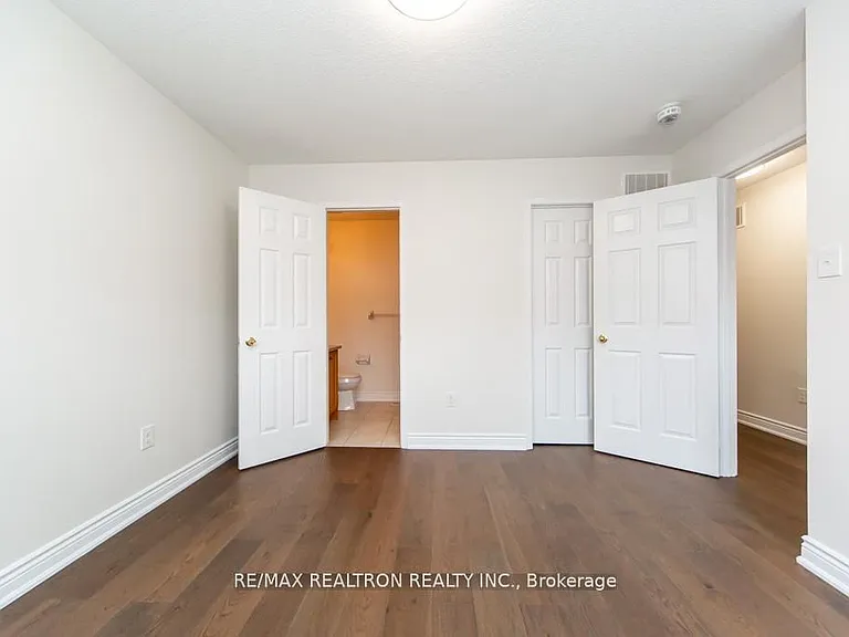 24 Skelton Cres — Photo 32