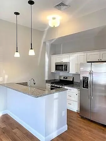 1 bed, 629 sqft, $2,100 — Photo 2