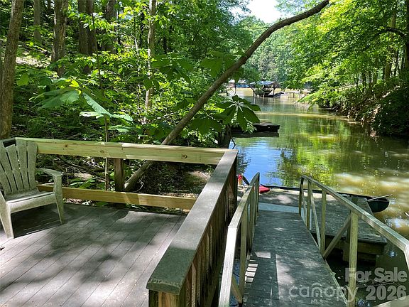 2nd image of 142 Mimosa Rd