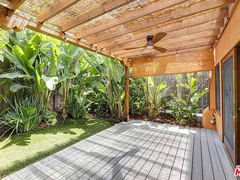 1138 1/2 Poinsettia Pl — Photo 3