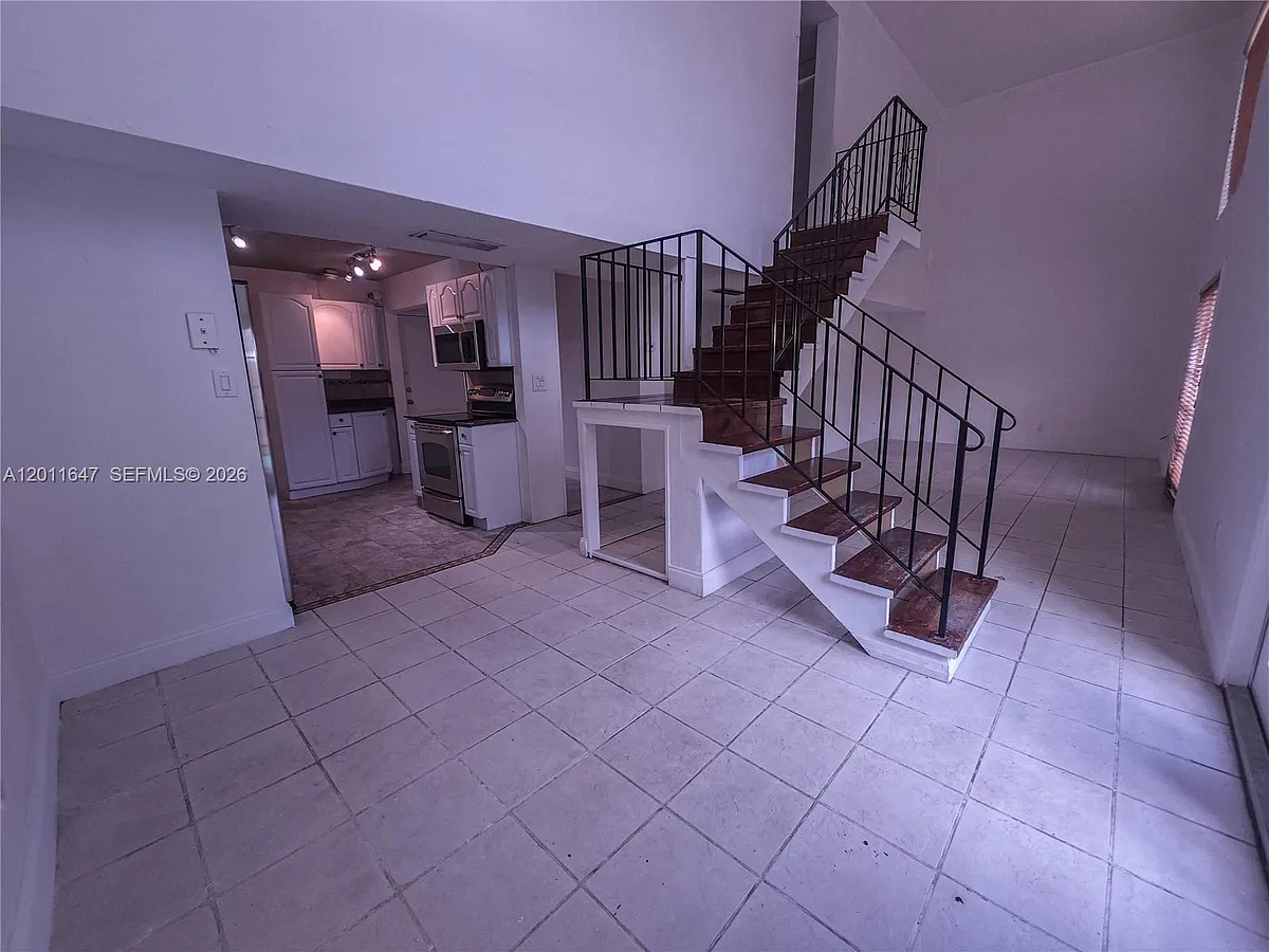 Building Photo - 10907 N Kendall Dr #313