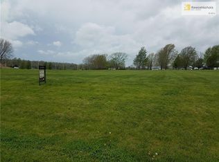 2350 NE Douglas St, Lees Summit, MO 64064