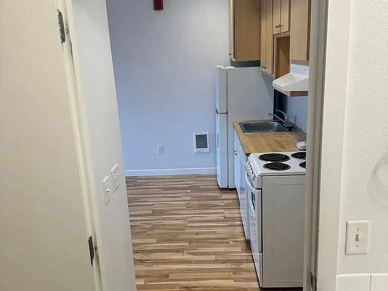 491 W 8th Ave — Photo 11