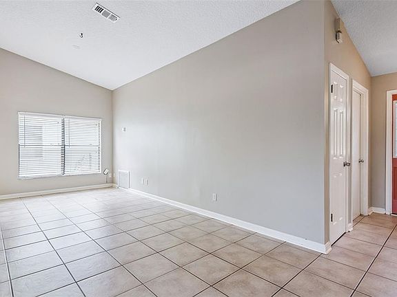 5th image of 1574 MARGARETE CRESCENT DRIVE