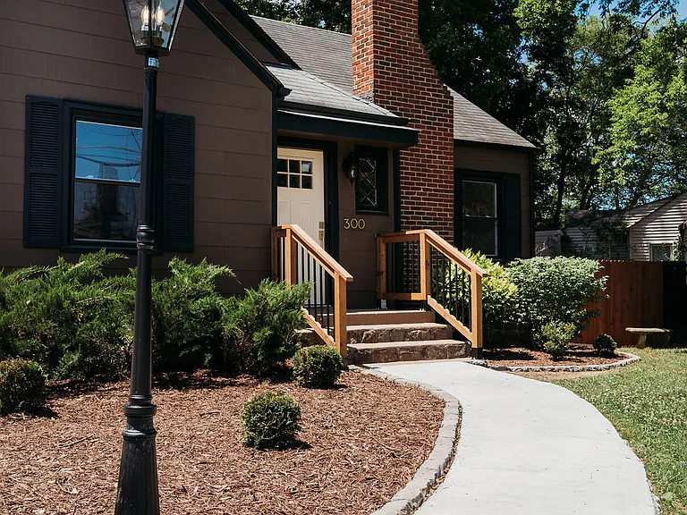 300 Osborne Dr — Photo 3