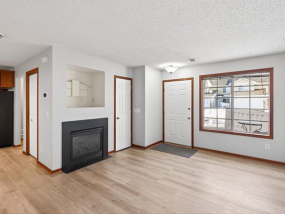 4th image of 1316 Raintree Ln