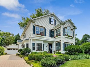 431 W Cook Ave, Libertyville, IL 60048