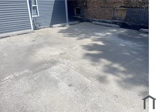 2309 S Sacramento Ave — Photo 11