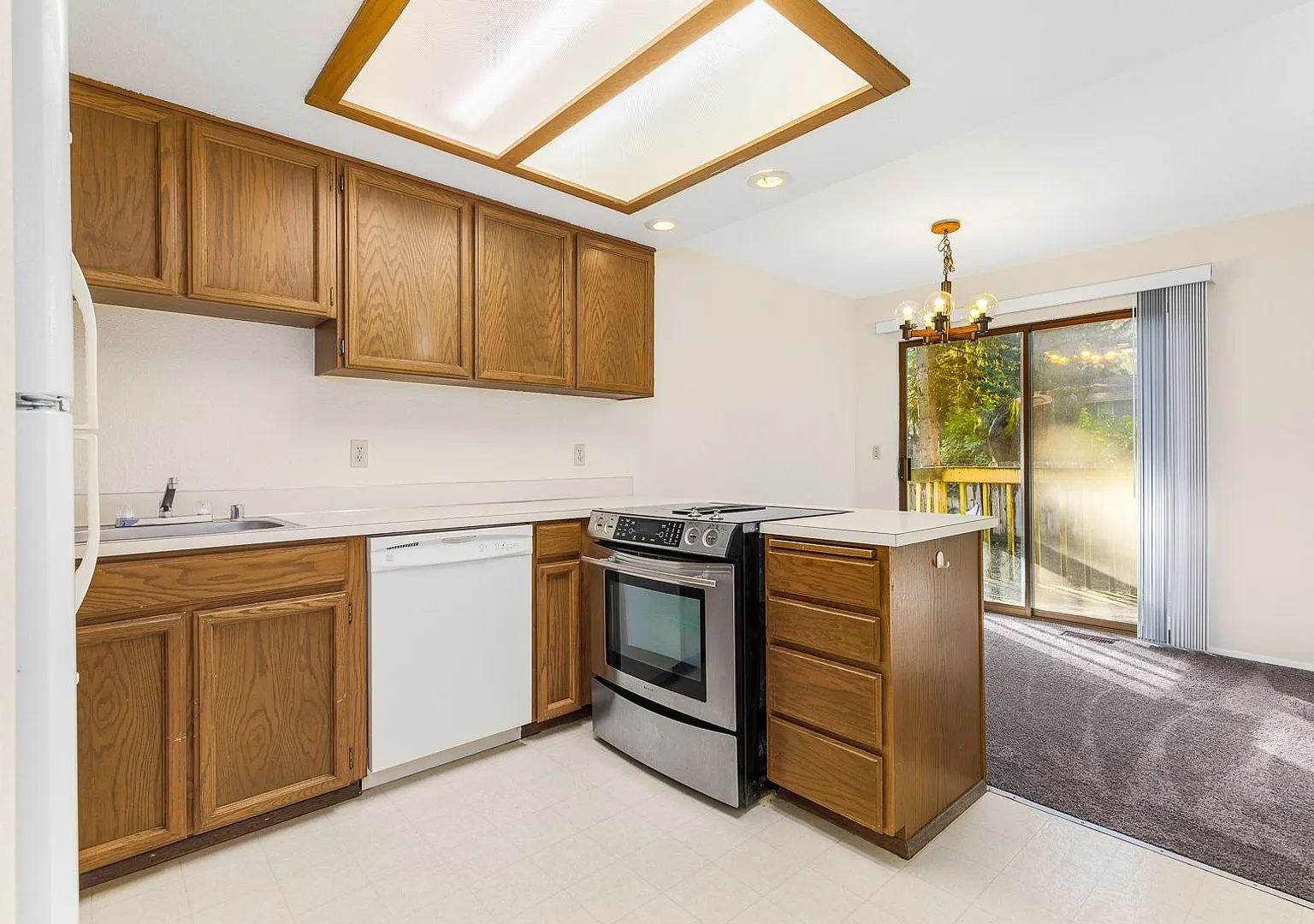 Redmond 3BR | 1.5BA Duplex with Attached Garage — Photo 3