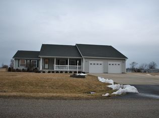11 South Shrs, Sullivan, IL