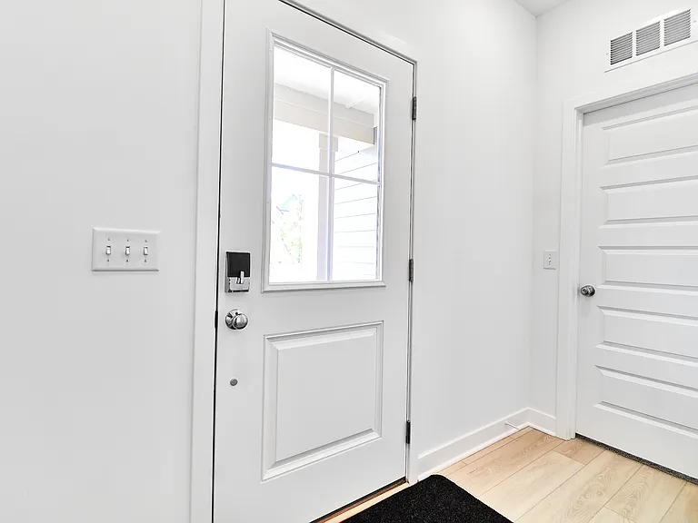 425 Eisenhower St — Photo 7