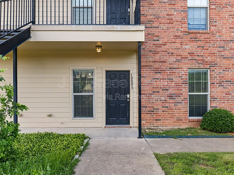 2100 Breezy Dr — Photo 4
