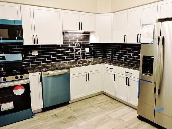 5th image of 7435 N Kedvale Ave