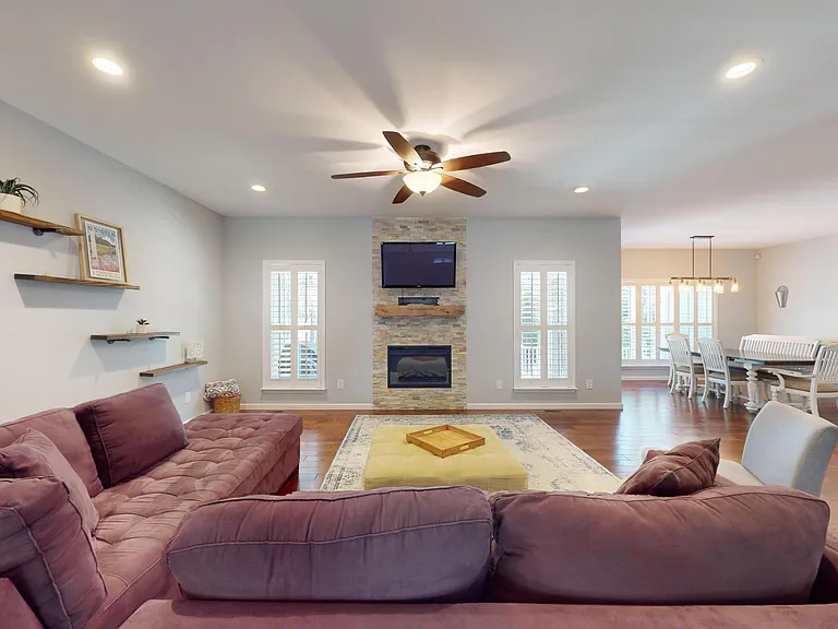385 Central Dr — Photo 5